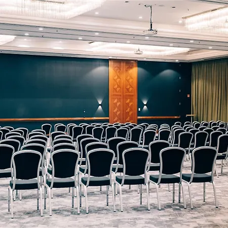 Pentahotel 4* Λειψία